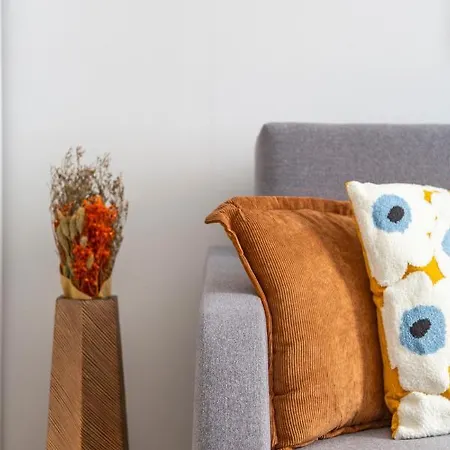 Cozy & Pleasant Homes In The Heart Of Apartment