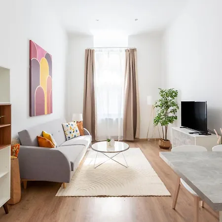 Cozy & Pleasant Homes In The Heart Of Apartment Budapest