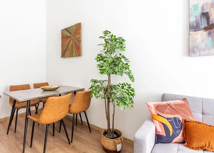Cozy & Pleasant Homes In The Heart Of Apartment *