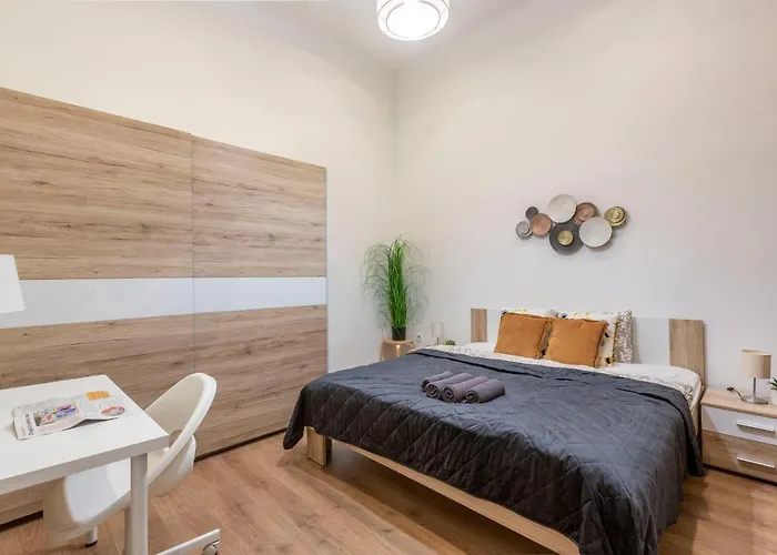 Cozy & Pleasant Homes In The Heart Of Apartment *