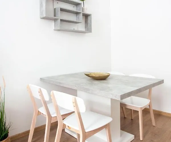 Cozy & Pleasant Homes In The Heart Of Apartment