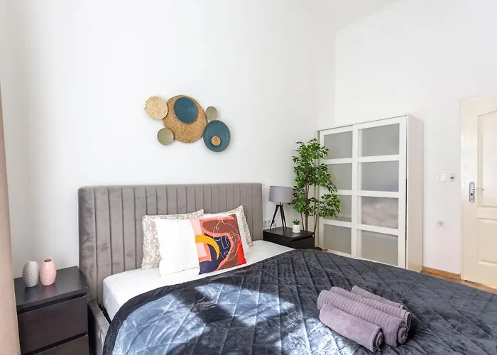 Apartment Cozy & Pleasant Homes In The Heart Of *