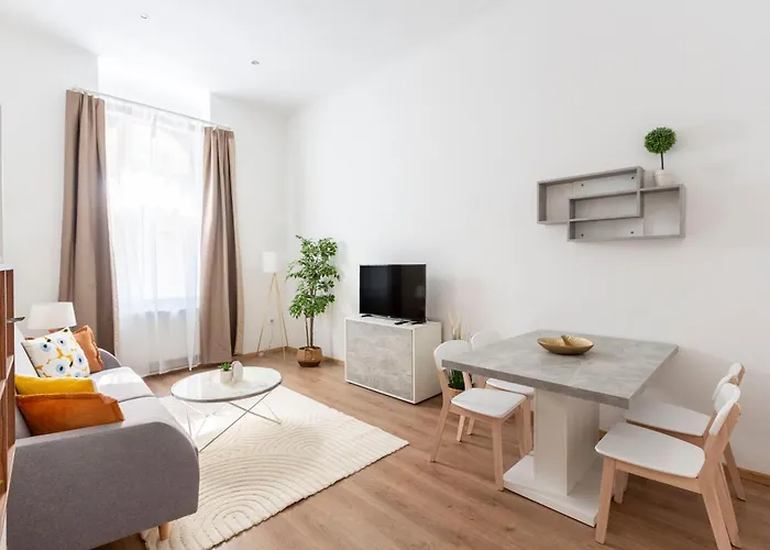 Cozy & Pleasant Homes In The Heart Of Apartment