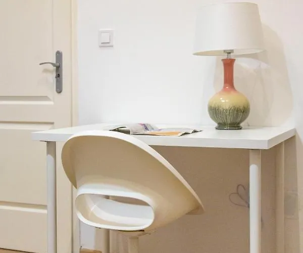 Cozy & Pleasant Homes In The Heart Of Apartment