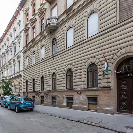 Apartment Cozy & Pleasant Homes In The Heart Of *