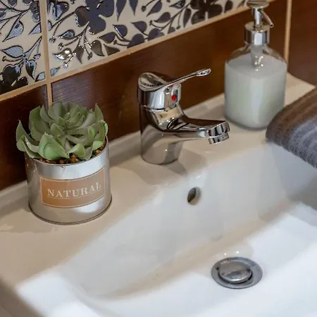 Apartamento Cozy & Pleasant Homes In The Heart Of *