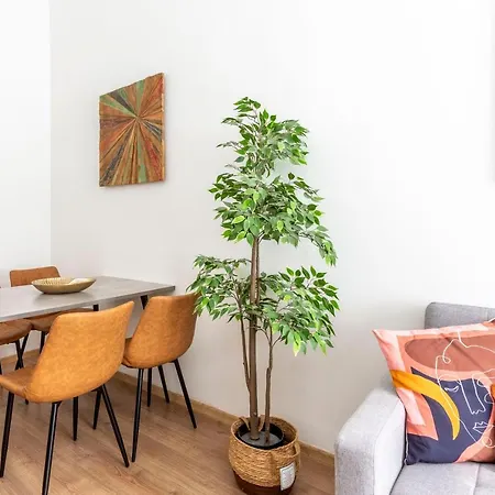 Cozy & Pleasant Homes In The Heart Of Apartment *
