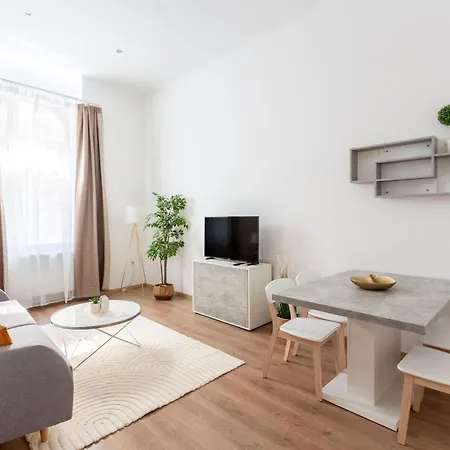 Cozy & Pleasant Homes In The Heart Of Apartment